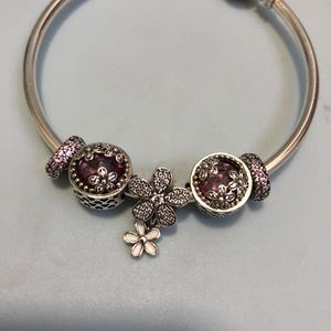 Dazzling daisy spring bangle